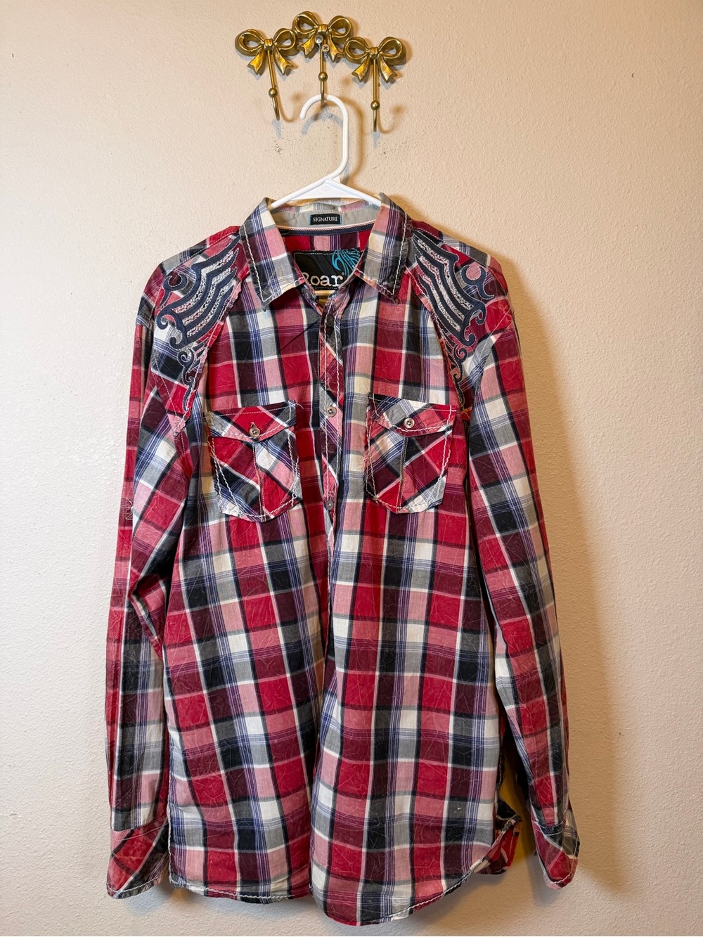 Roar Mens Red /Navy Plaid Button-Up Shirt w/Embroidered Shoulders& Back. Size XL